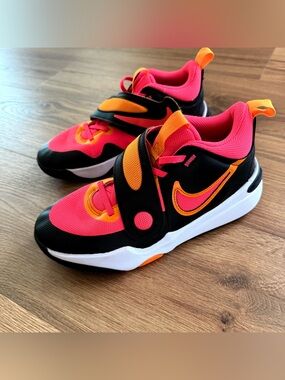 Nike Team Hustle D 11 GS 6Y Black Hot Punch Orange Pink Basketball  DV8996-001